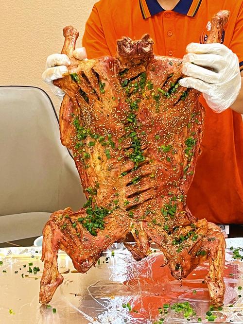 朋友圈被追问800回的烤全羊