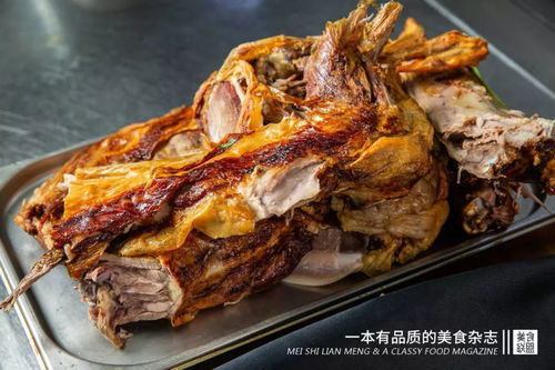 在滇池边就可以坐在蒙古包里喝奶茶,吃9小时才制成的烤全羊