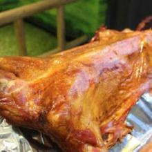 烤全羊 草原上的盛宴与文化象征