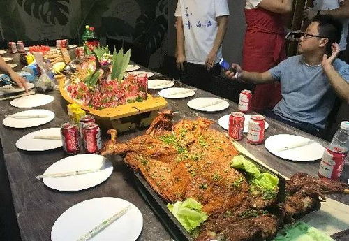 深圳大鹏精品民宿 11房 可住20人 有厨房院落 可k歌麻将 含20份早餐 免费停车